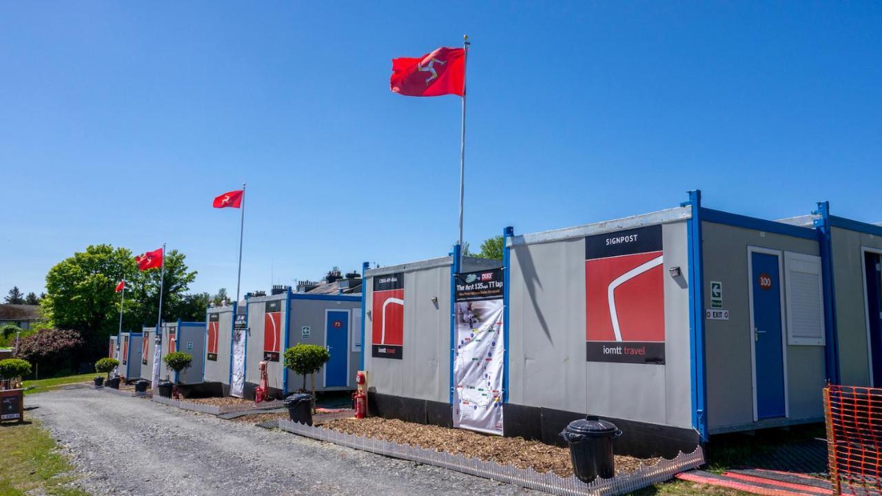 Iomtt Village At Isle Of Man Tt Douglas Exterior foto